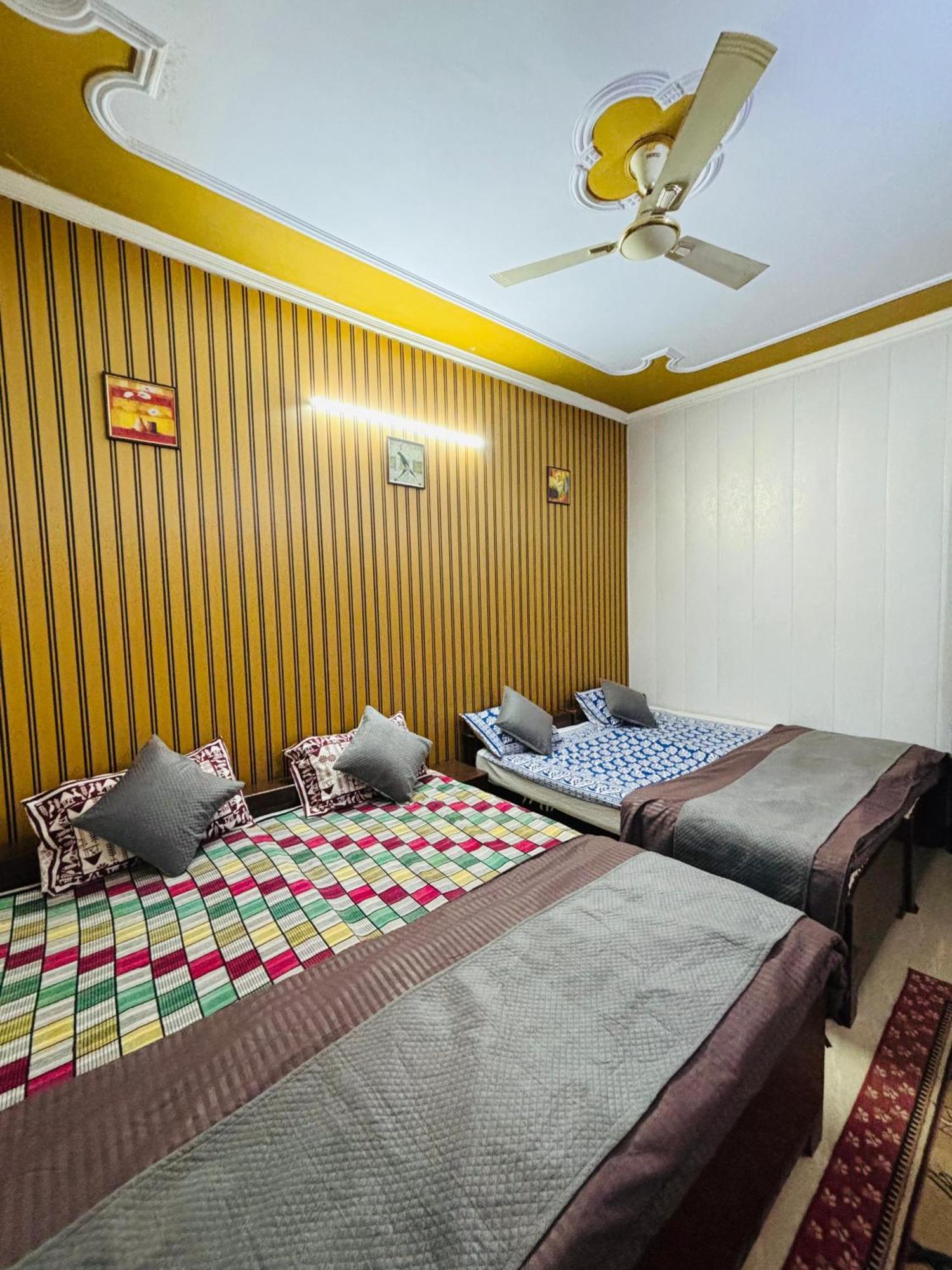 Friends Guest House & Hostel- Near Taj Mahal Agra  Exterior foto